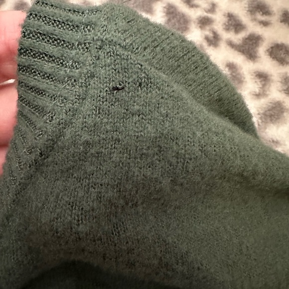 Abercrombie & Fitch Soft Wide Neck Tie Front Top in Green Size Medium - Picture 8 of 16